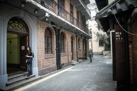 The front entrance of the Former Central Magistracy faces the hanging bridge connecting to the Barrack Block.