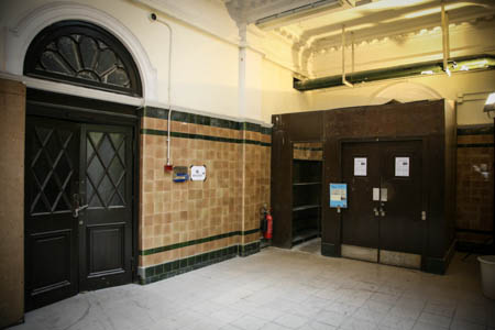 On both sides of the atrium are two law courts.