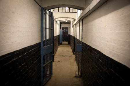 The pedestal of the Former Central Magistracy houses prison cells to hold suspects awaiting trial. The initial design, having considered matters of security, was extraordinarily sturdy. 