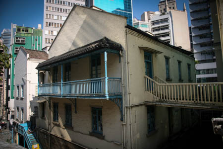 C座宿舍二楼建有悬臂式游廊