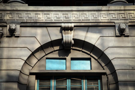 The round vault windows beneath the façade are topped by ancone decorations