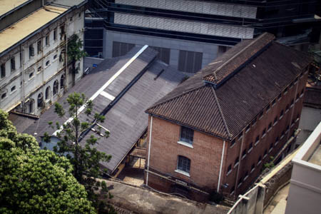 E倉保存了許多建築特色，包括屋頂的木結構。