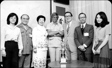 Chung Wai Ming and members of the Community Chest.