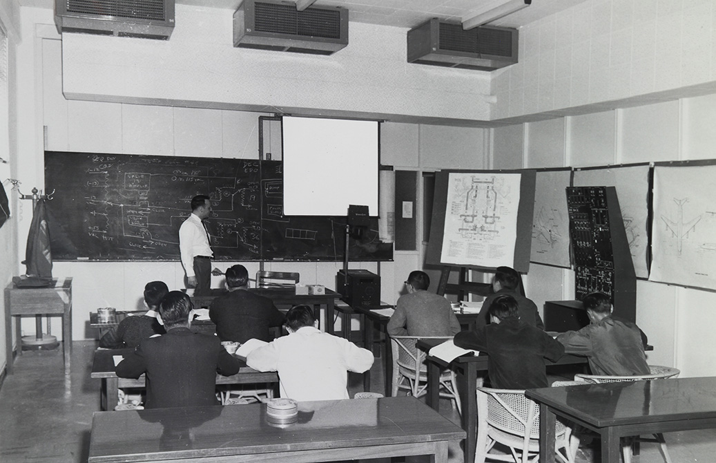 七十年代的港機訓練部課堂授課情形。