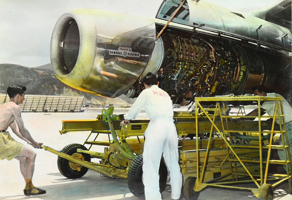 1970年代更換噴射引擎的情形。