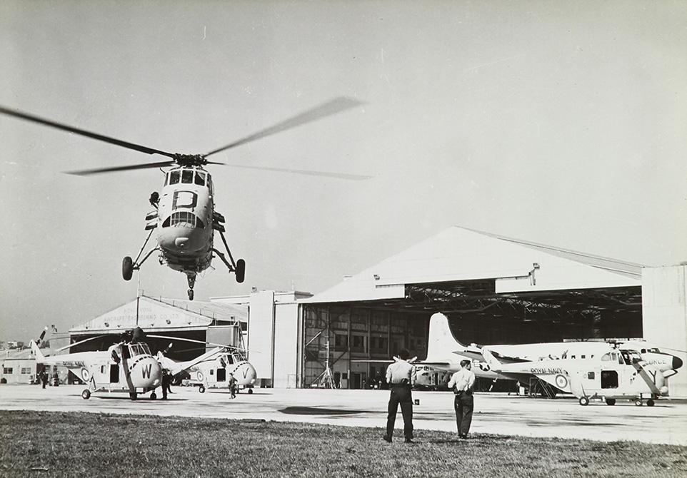 完成維修工程的「旋風式」直升機隊離開啟德。