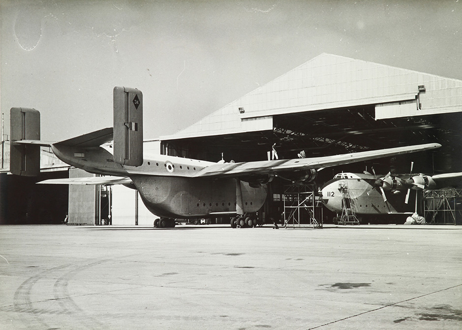 英國空軍的「比華利式」運輸機隊是另一個五、六十年代的港機常客。