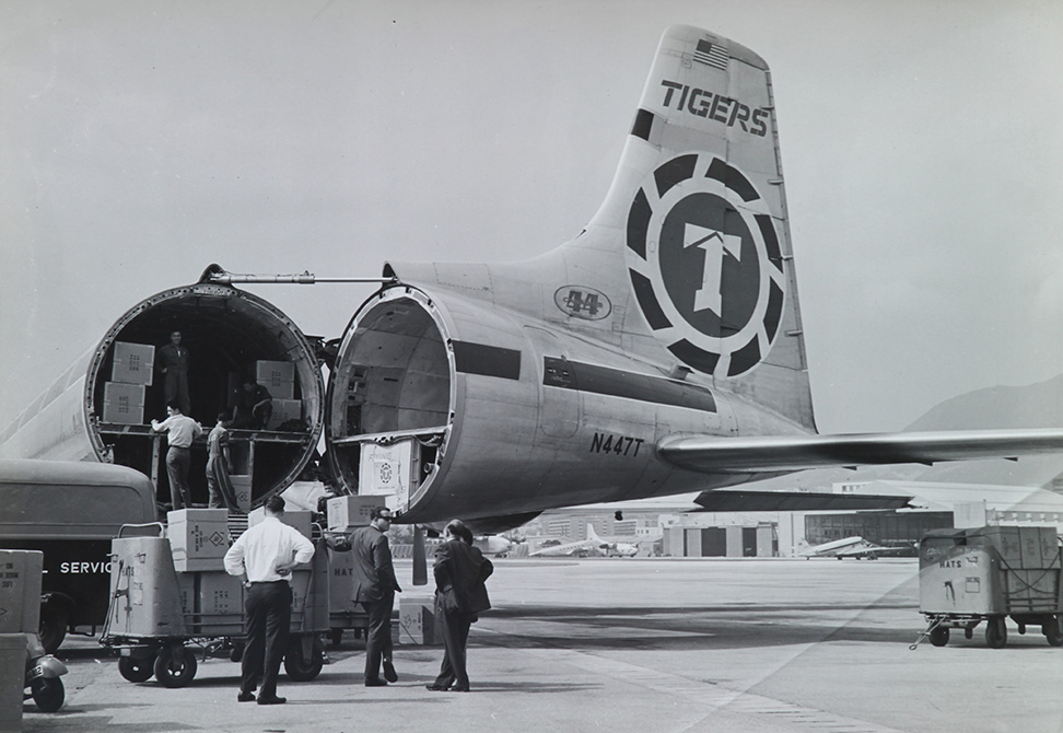 在啟德的美國飛虎航空CL-44貨機，該公司專為美軍提供空運服務。