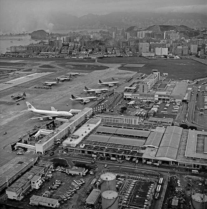 泛美747抵港時比停機坪上其他飛機大一倍有多。