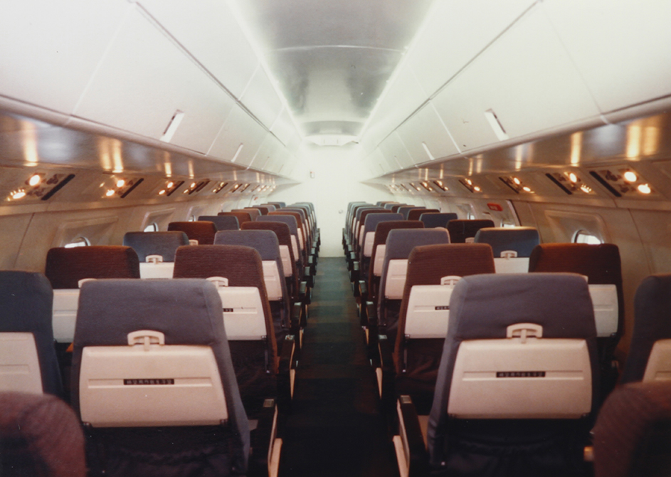 經港機大改造的「運七」客艙。