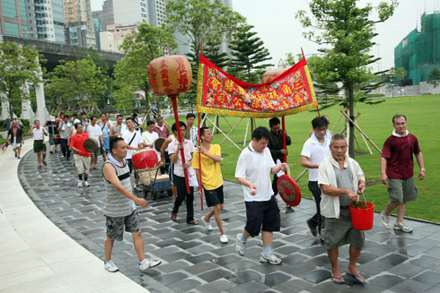 三角碼頭坊眾首日請神到中山紀念公園