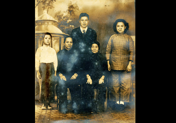 Ng Chin Hung’s father's family photo