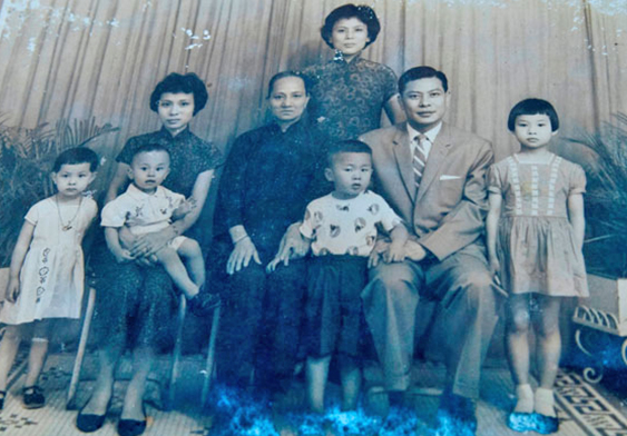 Another photo of Ng Chin Hung’s family