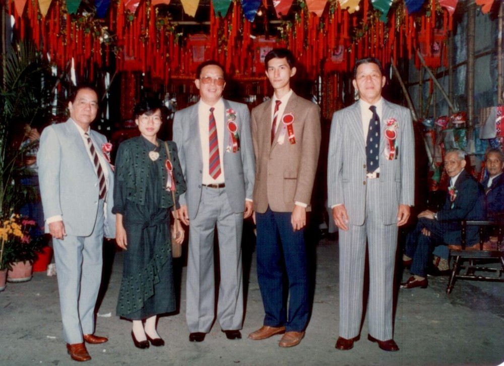 Lee Foo receives officials on the occasion of the 1986 Jiao Festival