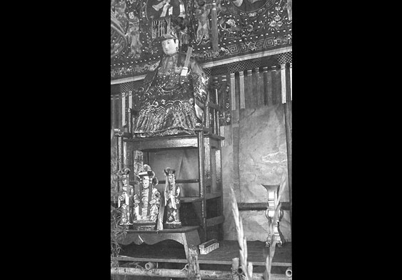 A statue of Tin Hau was seated in a ritual shed　