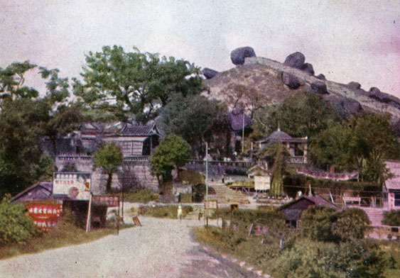 Hau Wong Temple and Fish-Drying Boulder