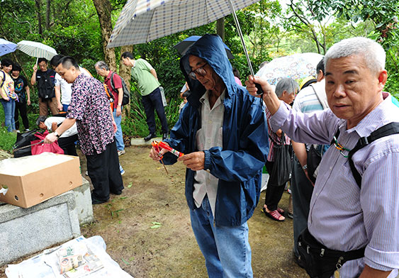 Fellow clansmen in Lamma Island