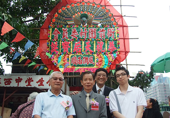 Former villagers returning home for the Tin Hau Festival (1)