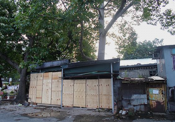 Illegal structures next to the gatehouse