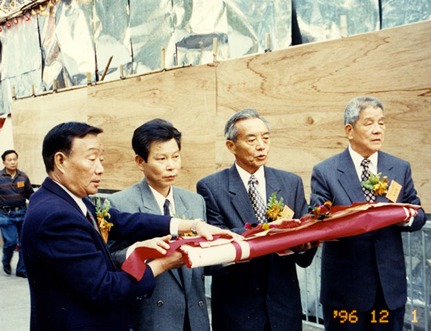 Ritual hosts at the Jiao Festival ritual (1)　