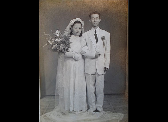 Wedding photo of Ng Pok Kong's parents