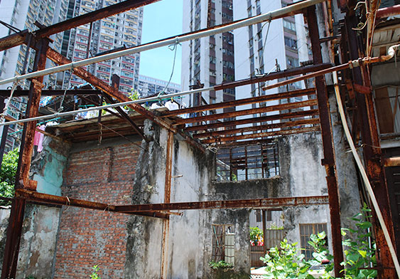 Nga Tsin Wai is now largely dilapidated (1)