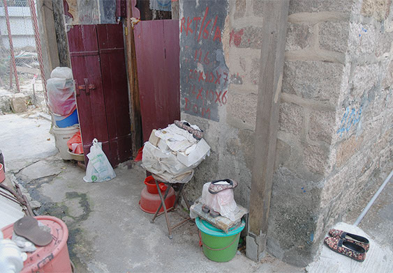 The entrance of Hung Gu’s home