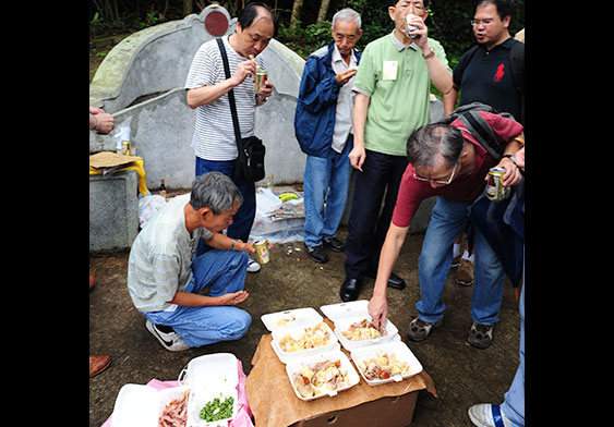 Ng Hung On participated in grave sweeping