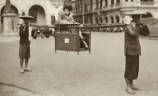 Sedan chair