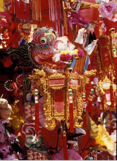 金色的金属制灯笼