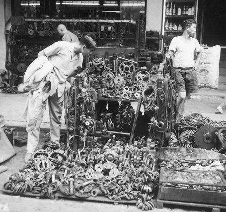 五金齒輪零件。上海街，1979年。