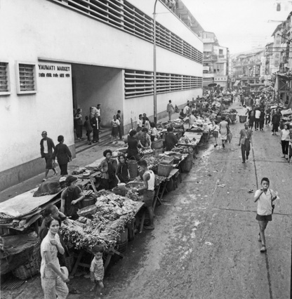 油麻地街市。炮台街，1963年。