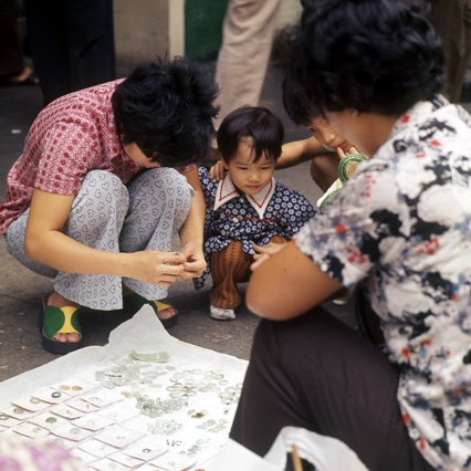 廣東道玉石地攤，1975年。