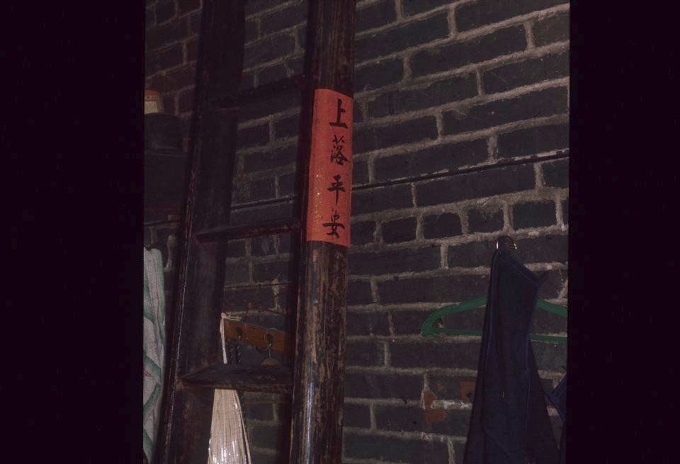登上閣樓的梯子