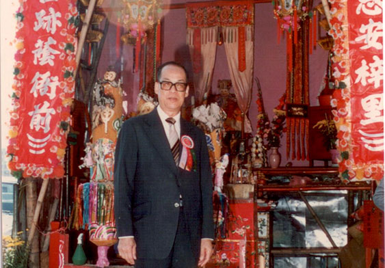 熱心村務的父親
